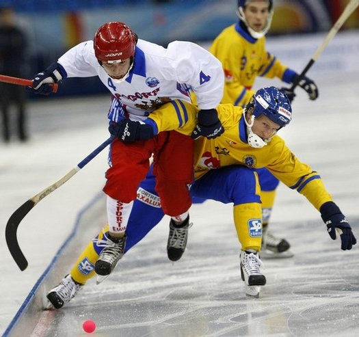 Russia vs Sweden in 2008 bandy final fighting to win as much as be respected by 'tougher' sports